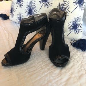 Sofft black suede 8.5 pumps heels peep toe